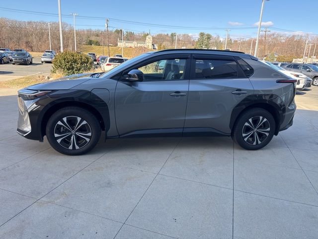 Used 2024 Toyota bZ4X XLE AWD/4WD image 4