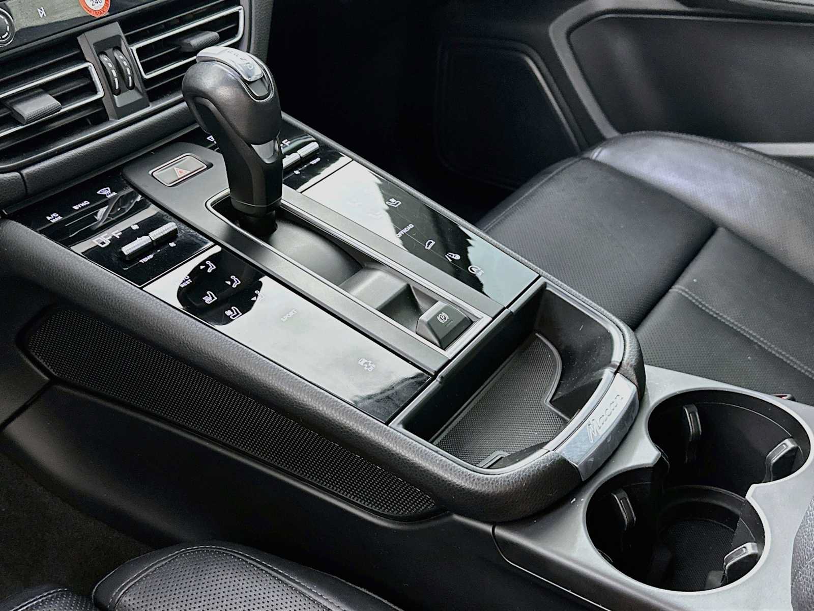 Certified 2023 Porsche Macan AWD/4WD image 20