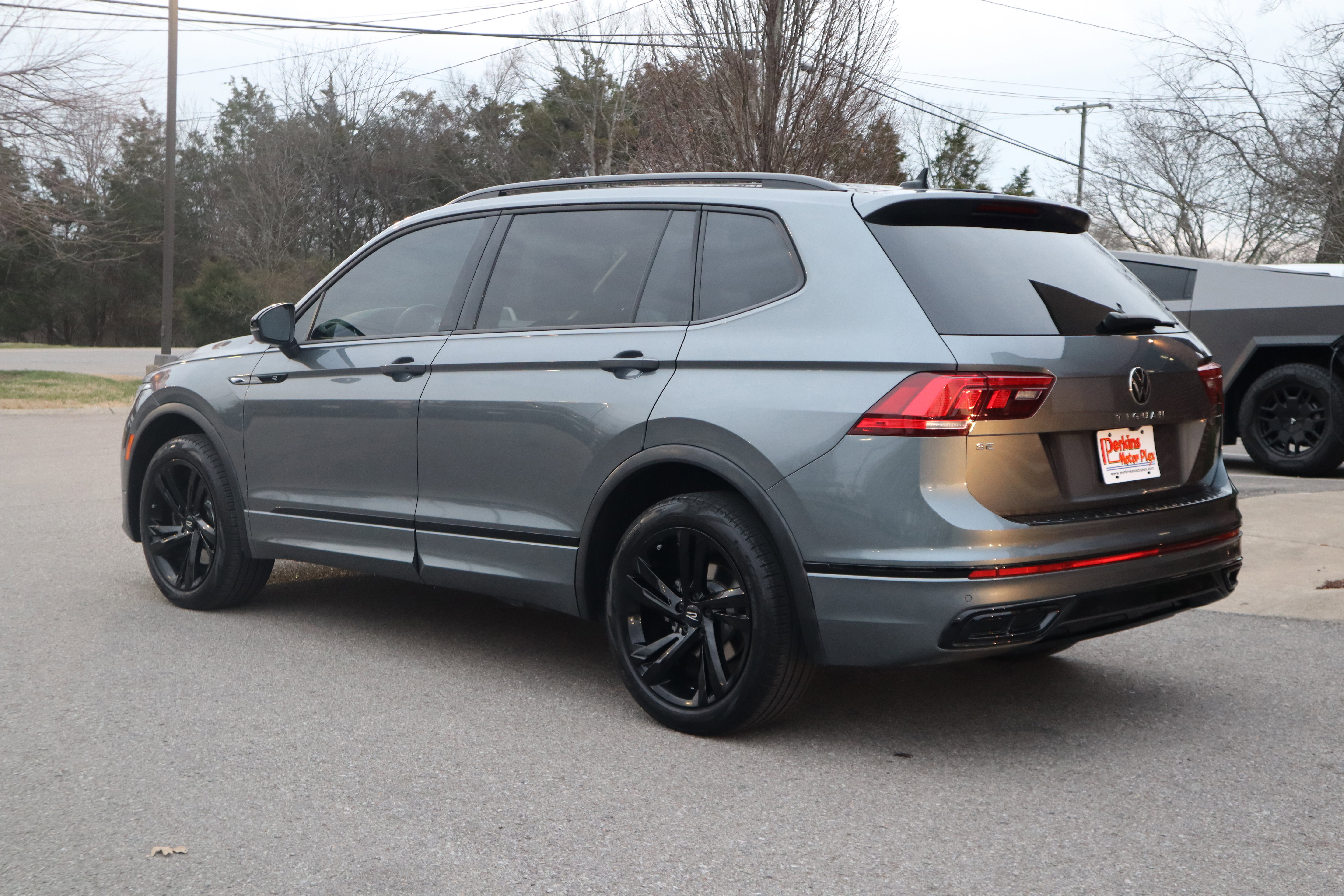 Used 2023 Volkswagen Tiguan SE R-Line image 9