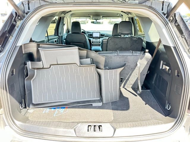 Used 2023 Ford Explorer XLT w/ Equipment Group 202A image 7