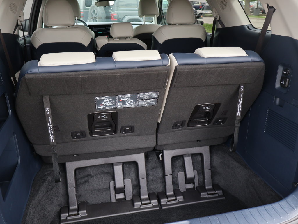 New 2026 Kia Carnival SX w/ SX Dark Edition Package FWD image 8