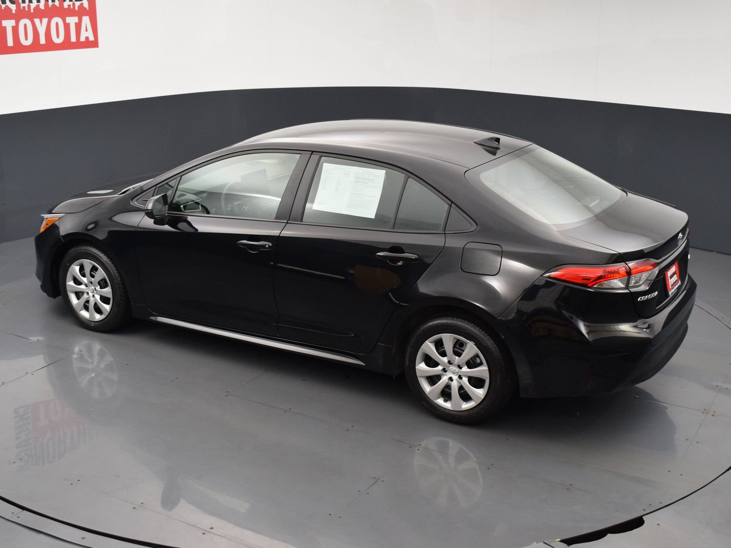 Used 2025 Toyota Corolla LE FWD image 18