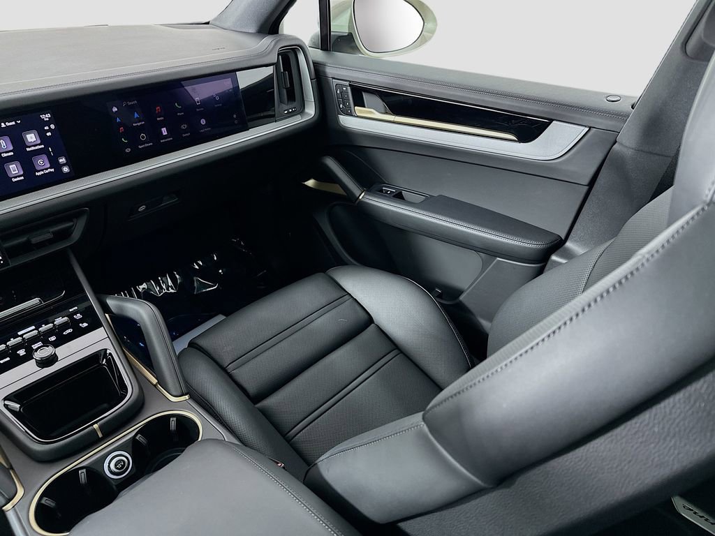 Used 2025 Porsche Cayenne S image 26