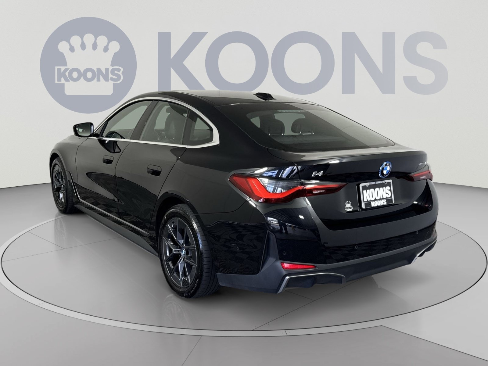 Used 2023 BMW i4 eDrive40 RWD image 4