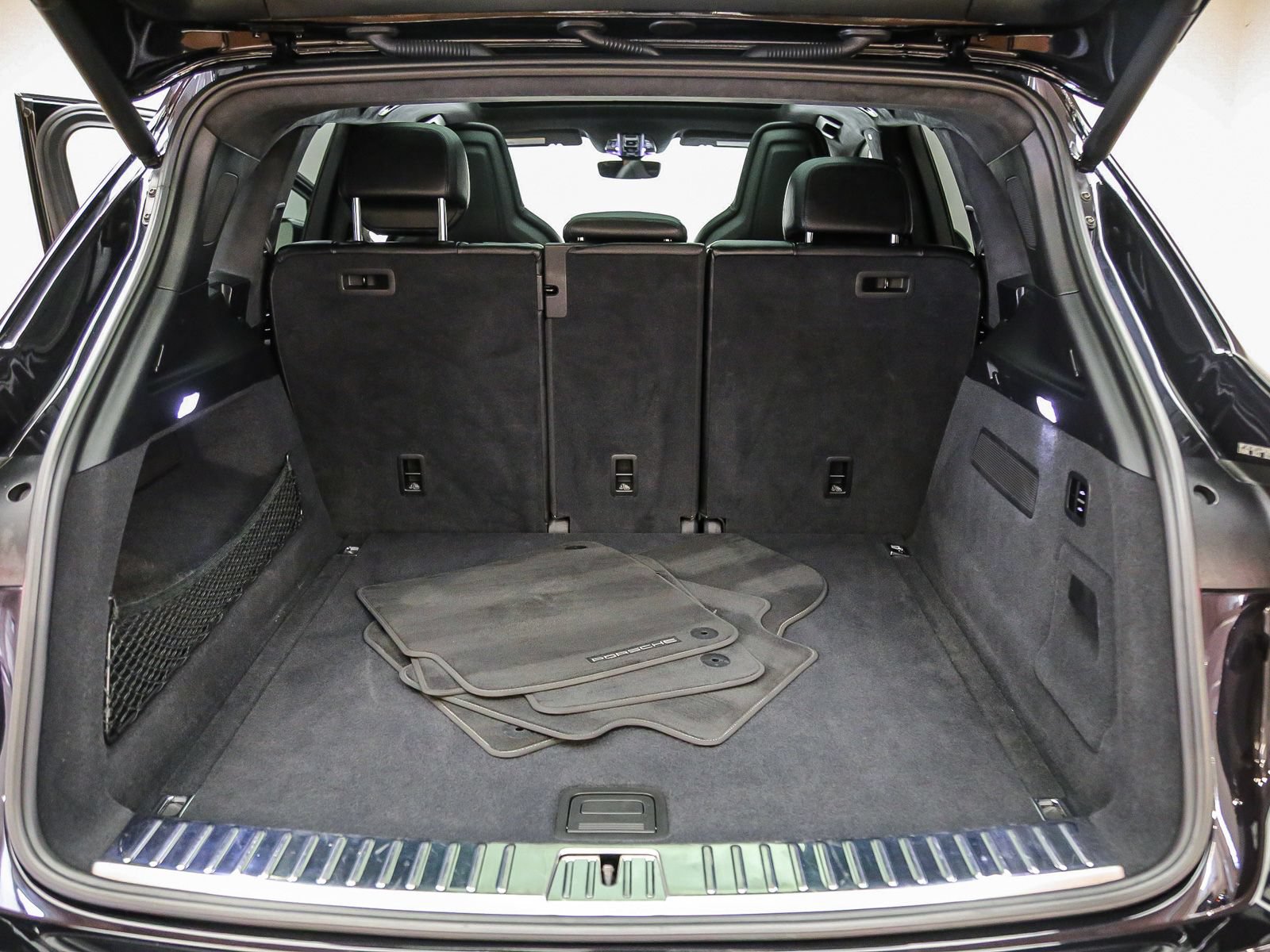 Certified 2020 Porsche Cayenne Turbo AWD/4WD image 34