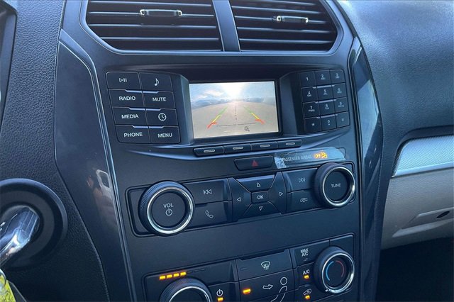 Used 2019 Ford Explorer Base w/ Class III Trailer Tow Package image 23