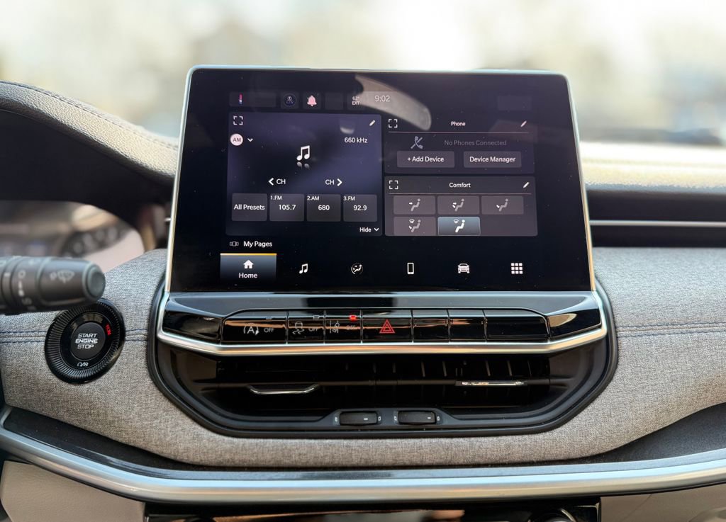 Used 2024 Jeep Compass Latitude AWD/4WD image 11