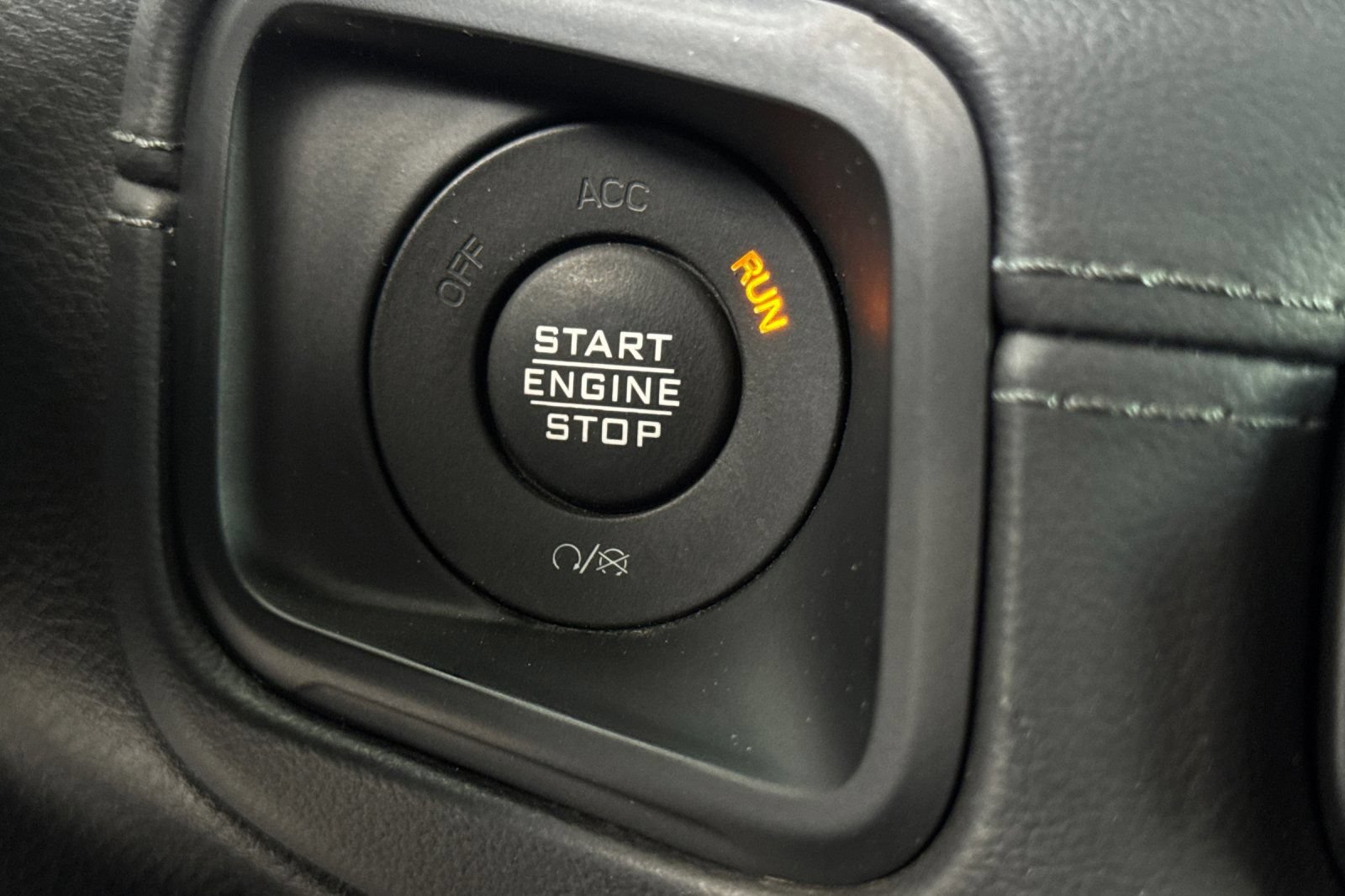 Used 2025 Jeep Wrangler Unlimited Sahara AWD/4WD image 23