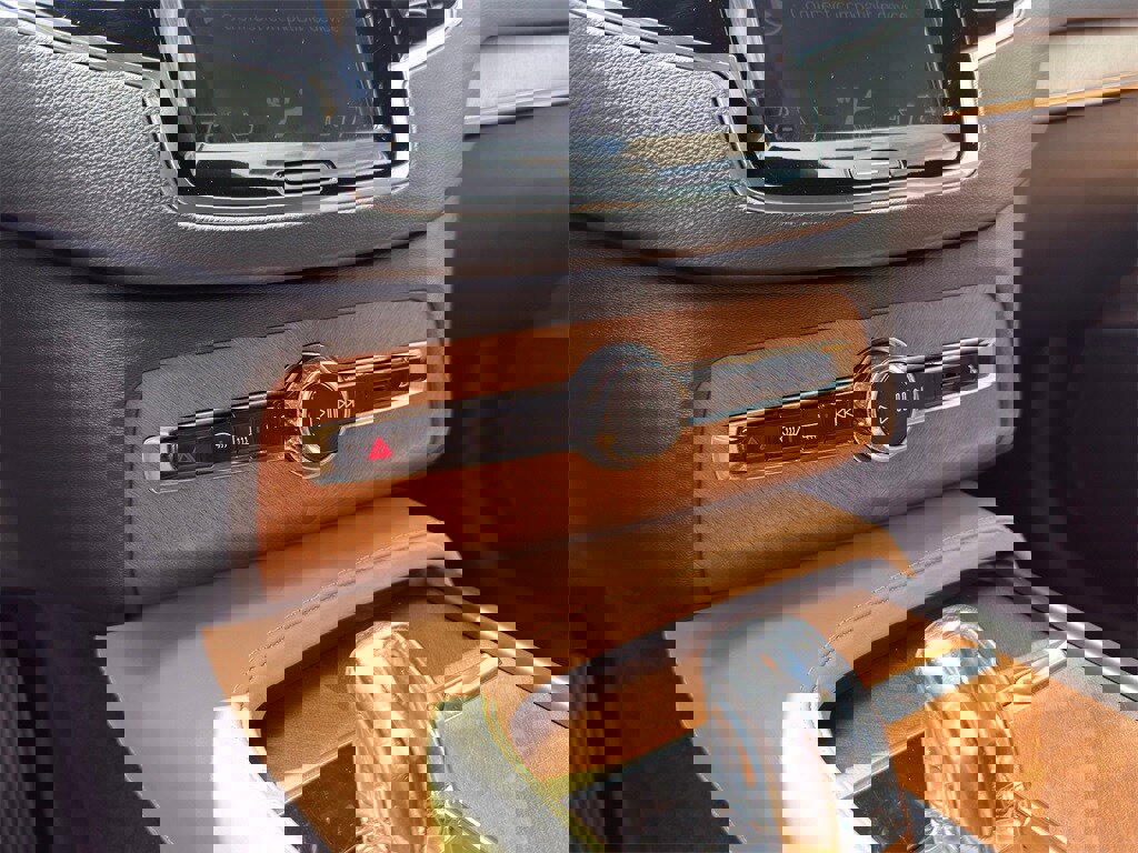 Used 2019 Volvo XC90 T8 Inscription w/ Luxury Package image 20