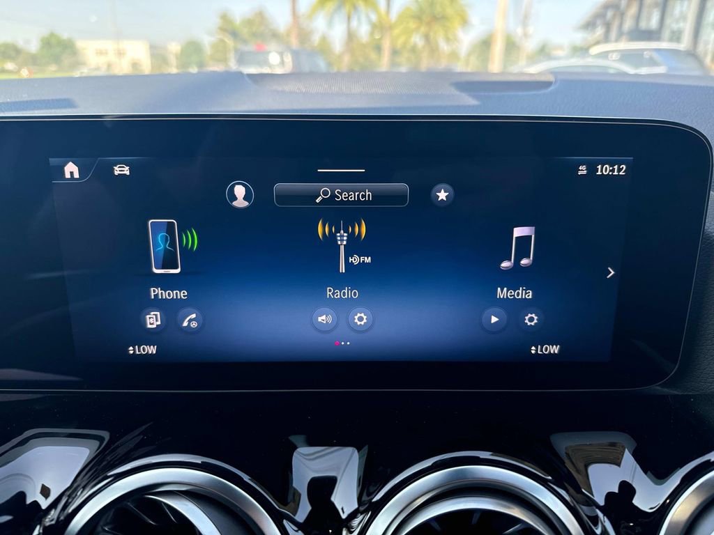 Used 2025 Mercedes-Benz GLA 250 image 11