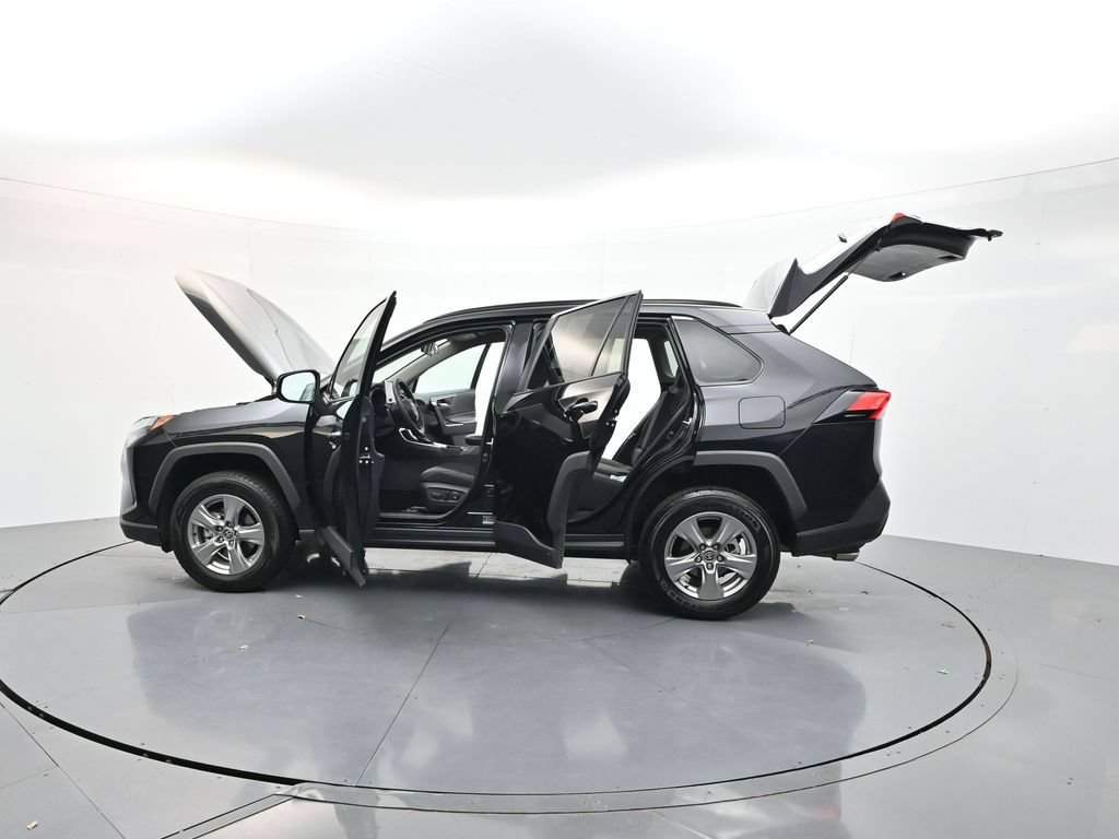 Used 2025 Toyota RAV4 XLE FWD image 34