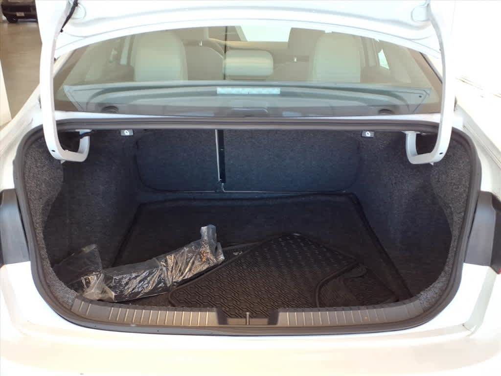 Certified 2023 Volkswagen Jetta SE w/ Panoramic Sunroof Package FWD image 19