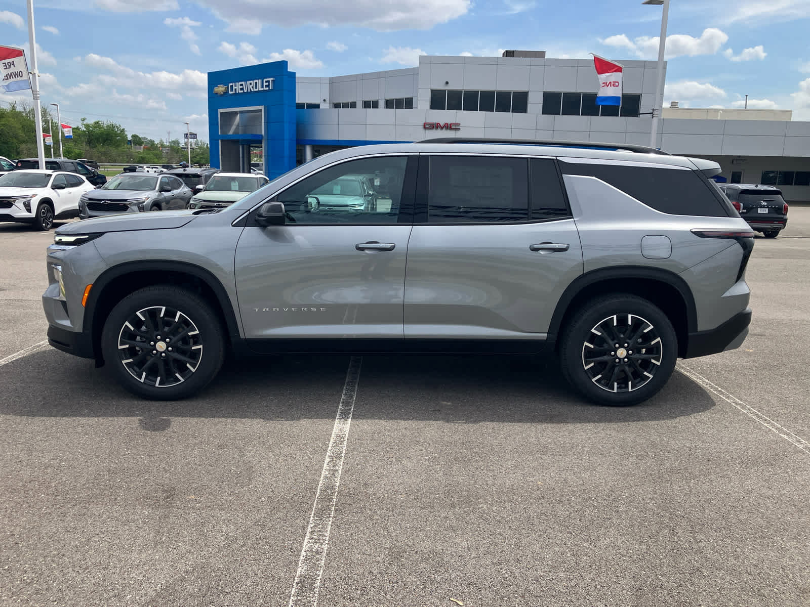 New 2026 Chevrolet Traverse LT w/ Sun and Wheel Package image 4