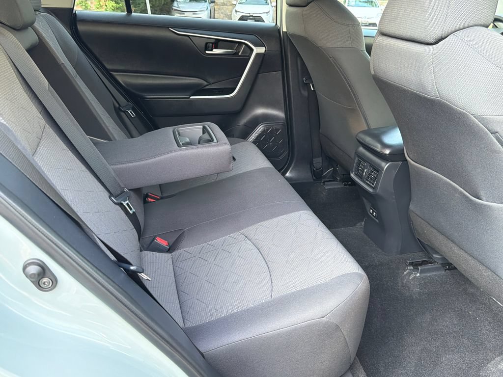 Used 2021 Toyota RAV4 XLE w/ Convenience Package AWD/4WD image 16