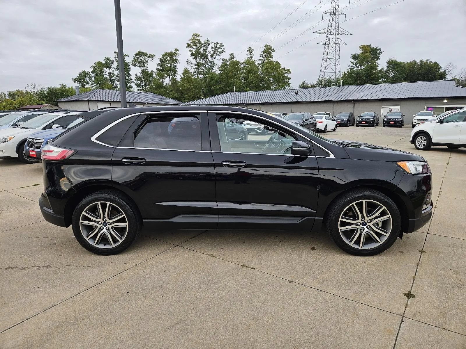 Used 2020 Ford Edge Titanium w/ Class II Trailer Tow Package AWD/4WD image 5