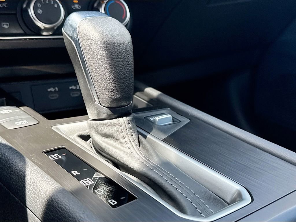 Used 2025 Nissan Kicks SV w/ Charging Package image 15