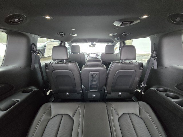 New 2026 Chrysler Pacifica Select image 11