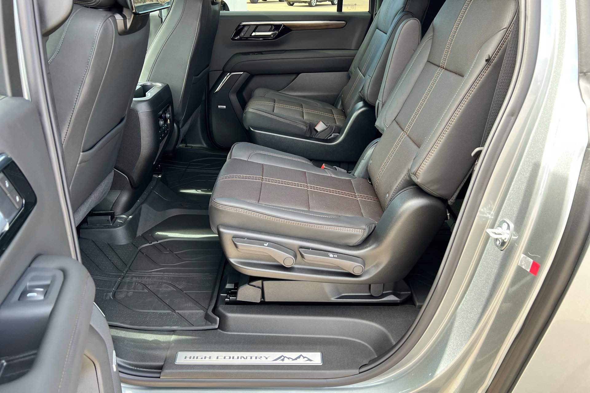 New 2026 Chevrolet Suburban High Country image 22