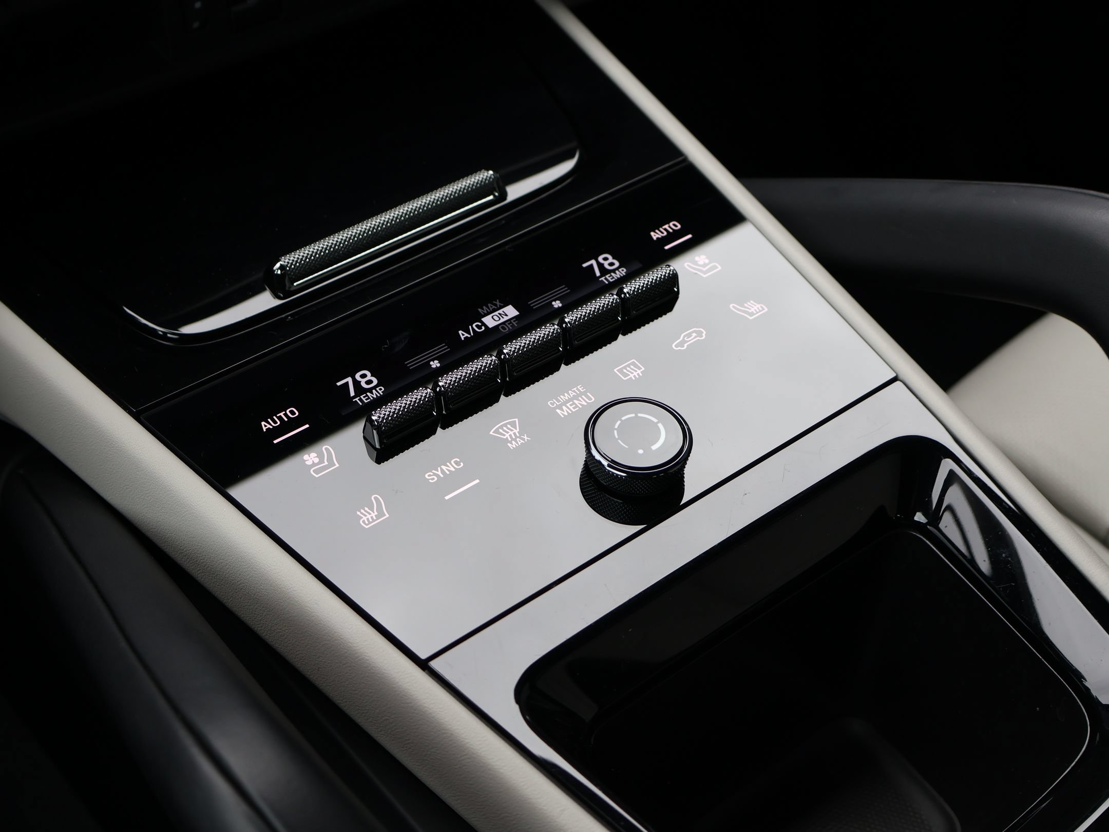 Certified 2025 Porsche Cayenne AWD/4WD image 23