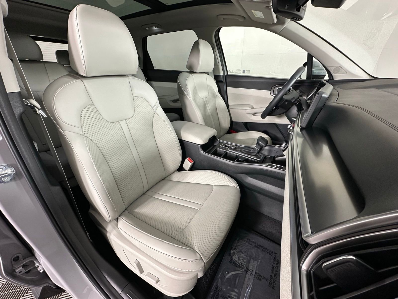 Used 2025 Kia Sorento EX w/ Panoramic Sunroof Package image 7