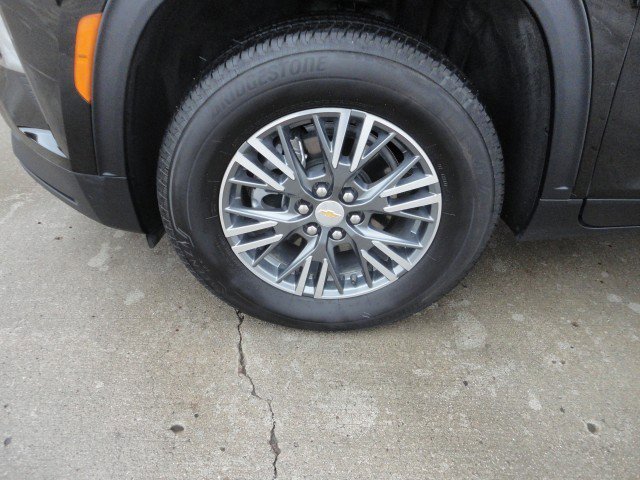 Used 2026 Chevrolet Traverse LT AWD/4WD image 2