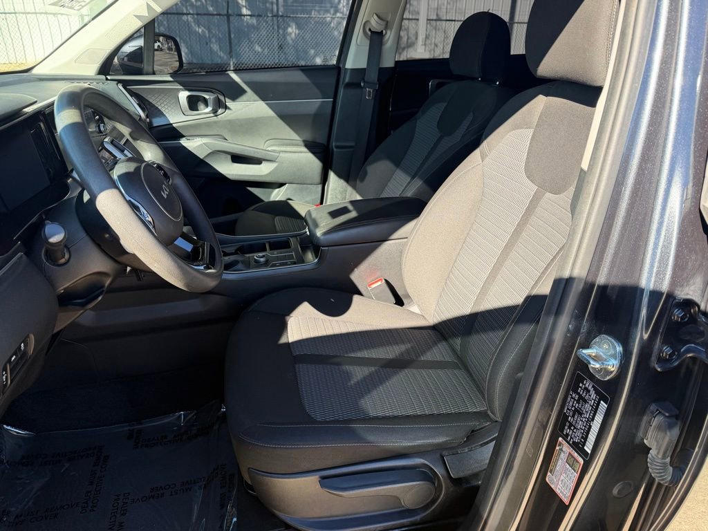 Used 2022 Kia Sorento LX image 10