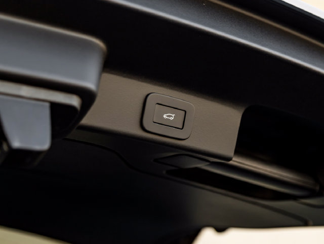 New 2026 Jaguar F-PACE SVR AWD/4WD image 30