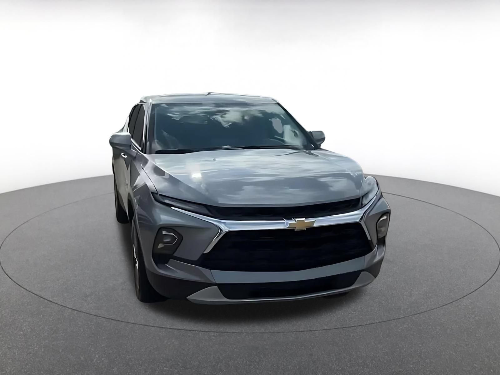 Used 2026 Chevrolet Blazer LT FWD image 3