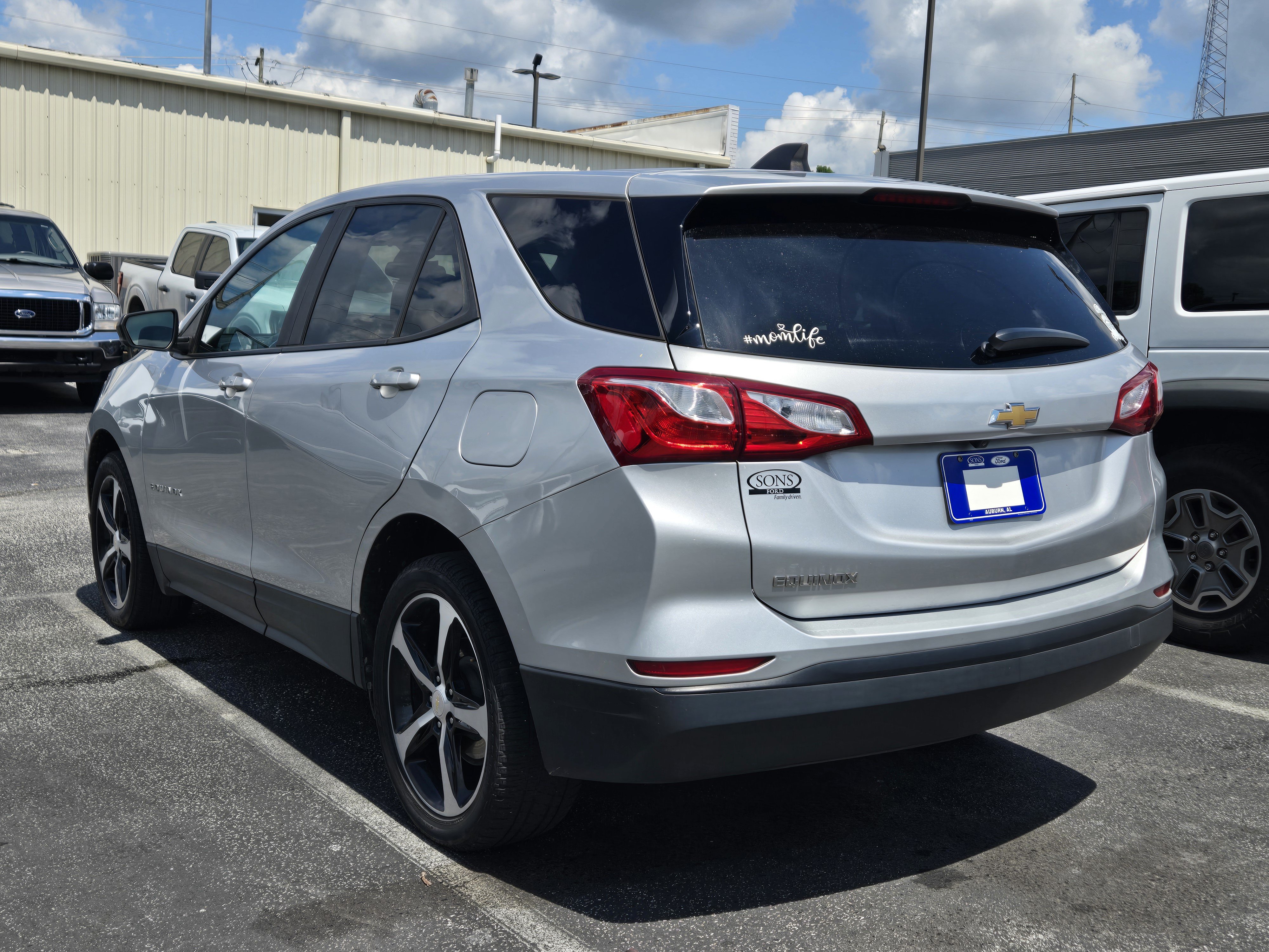 Used 2021 Chevrolet Equinox LS w/ LS Convenience Package FWD image 4