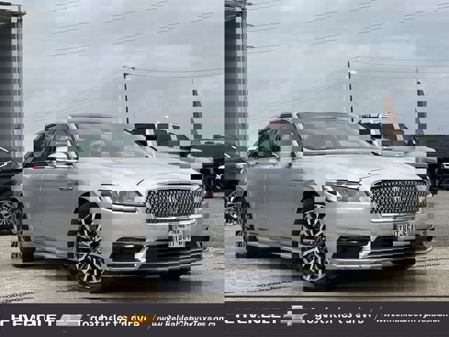 Used 2017 Lincoln Continental Select image 1