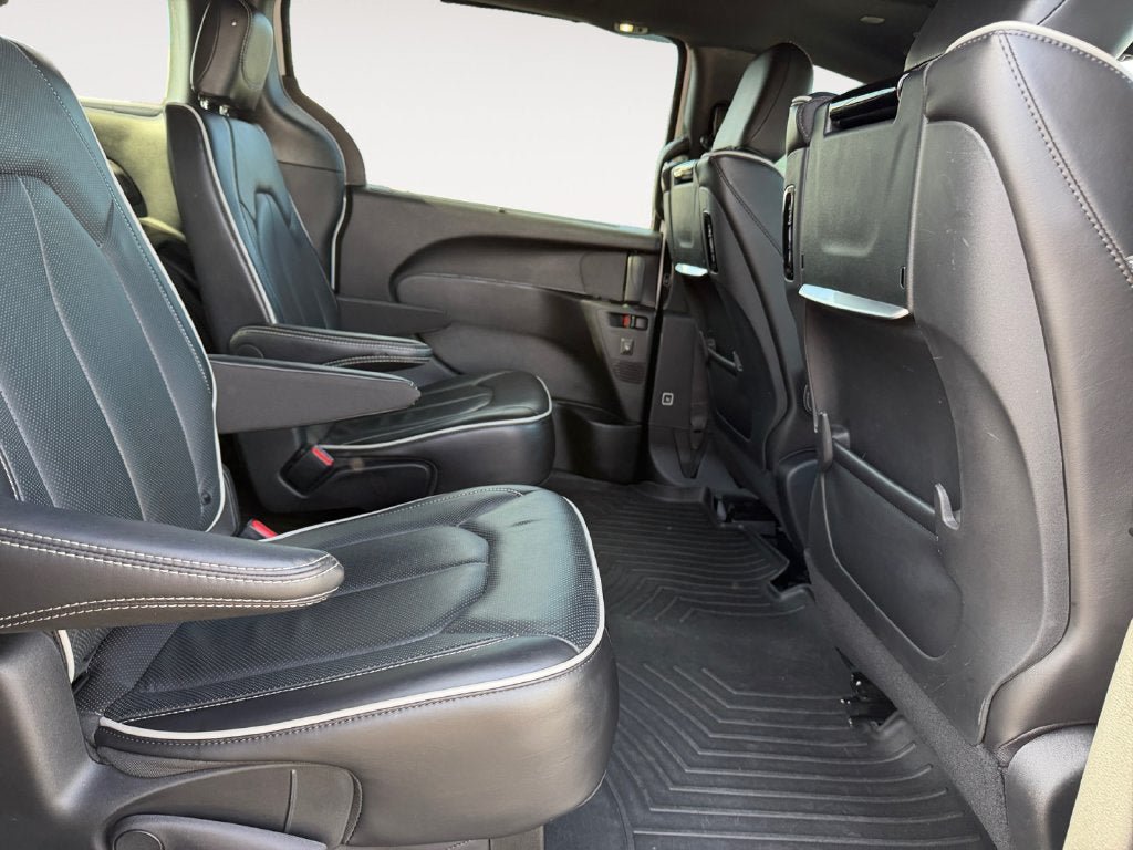 Used 2024 Chrysler Pacifica Limited w/ Uconnect Theater Family Group AWD/4WD image 23