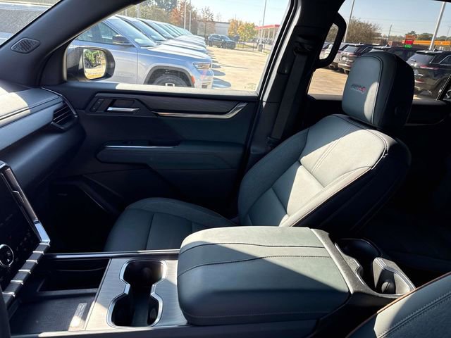 Used 2024 GMC Acadia AT4 w/ Luxury Package image 19