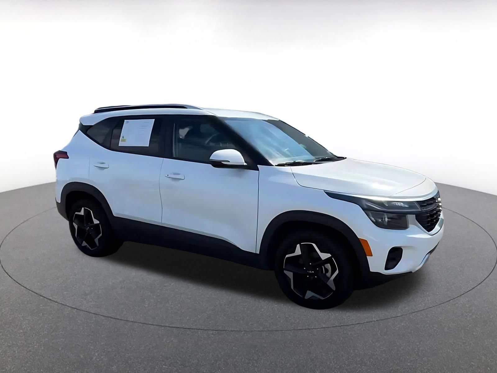 Used 2025 Kia Seltos S FWD image 2