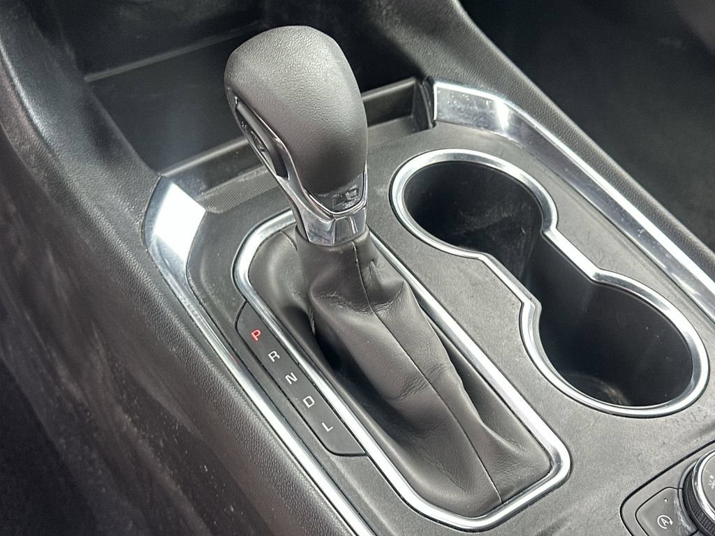 Used 2022 Chevrolet Traverse LS FWD image 19