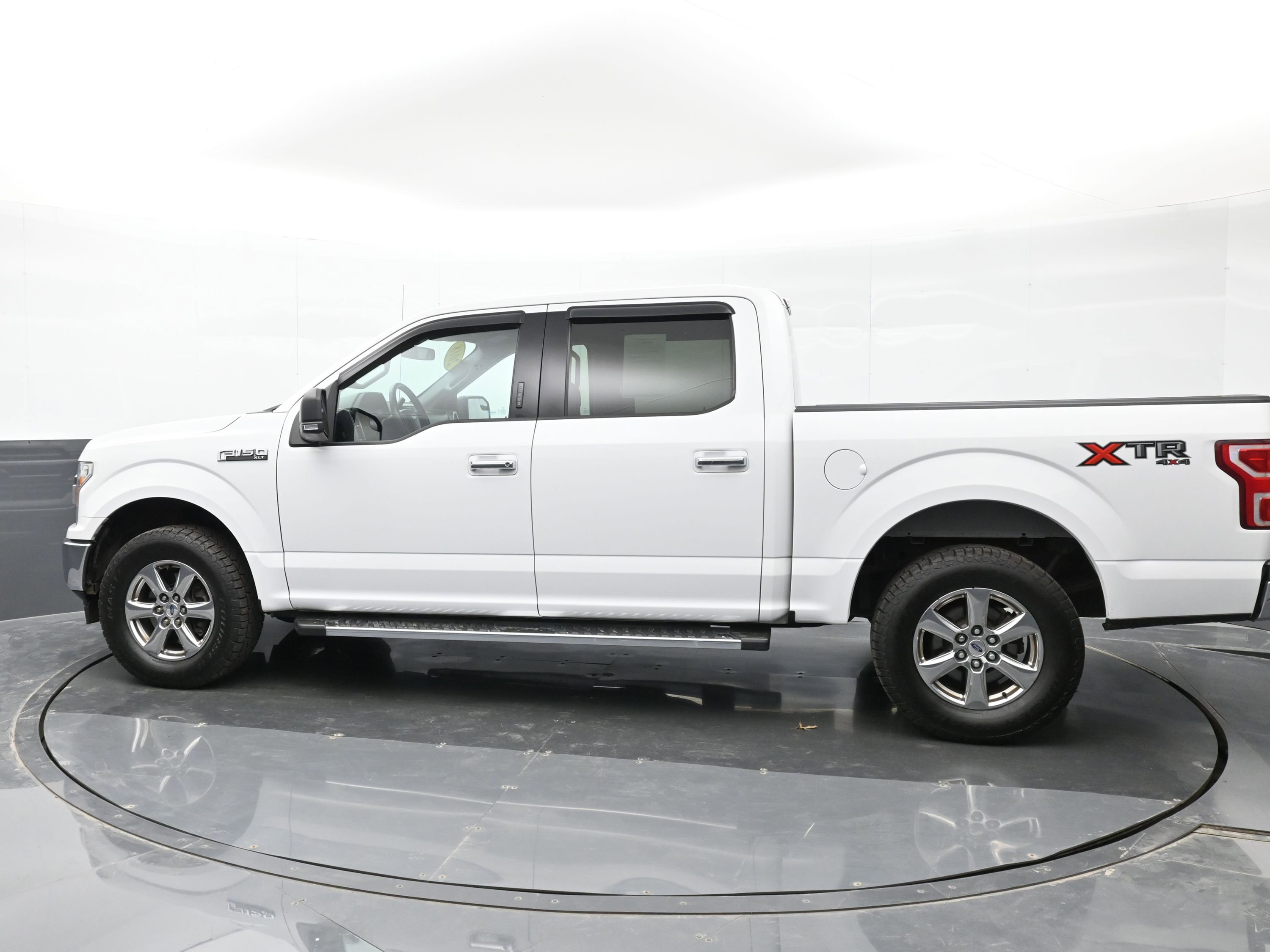 Used 2018 Ford F150 XLT w/ Equipment Group 301A Mid AWD/4WD image 9