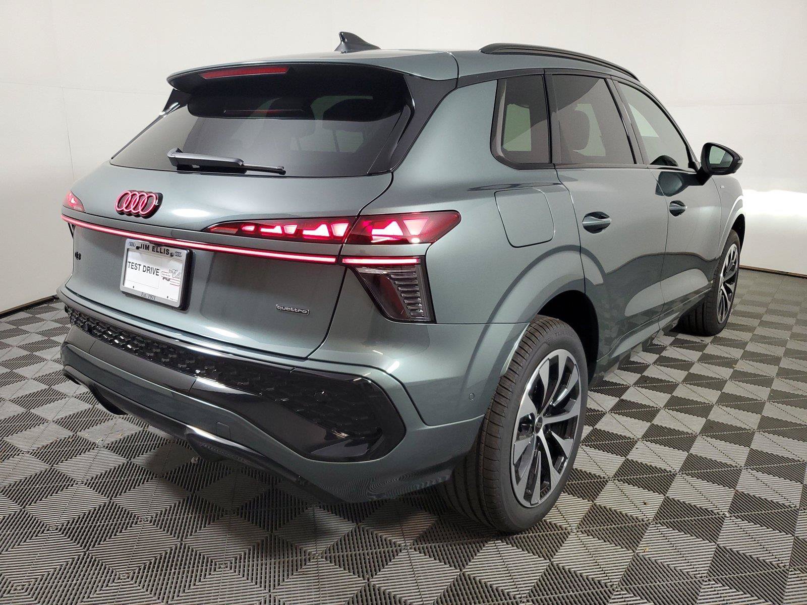 New 2026 Audi Q3 quattro 2.0T AWD/4WD image 6