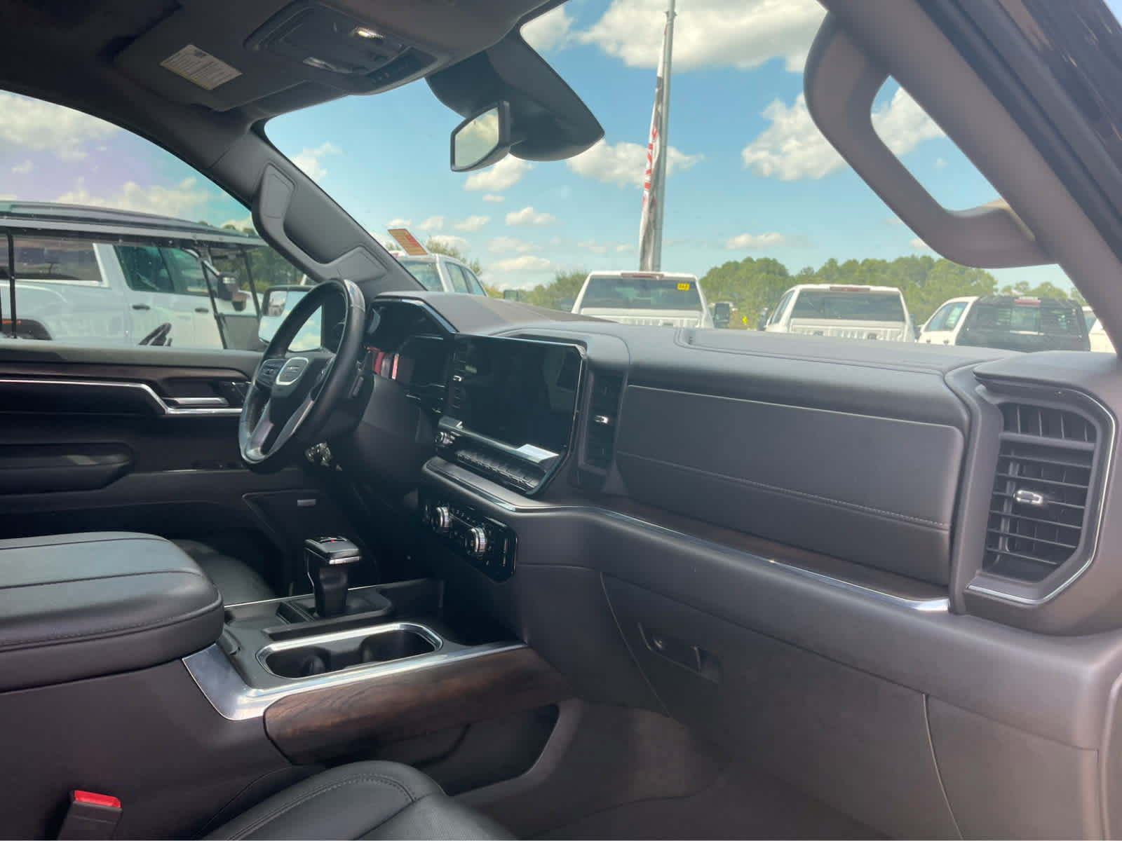 Used 2023 GMC Sierra 1500 SLT w/ SLT Premium Package AWD/4WD image 26
