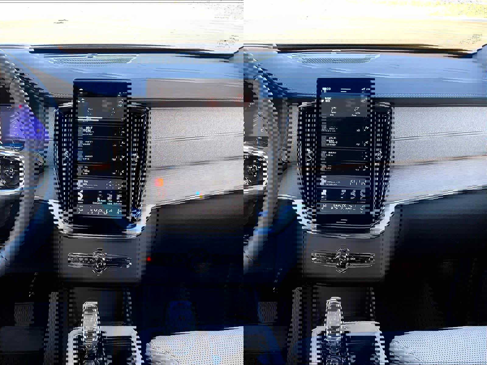 New 2026 Volvo XC90 B6 Ultra w/ Protection Package image 9