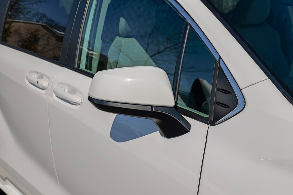 Used 2022 Toyota Sienna LE w/ LE Plus Package image 10