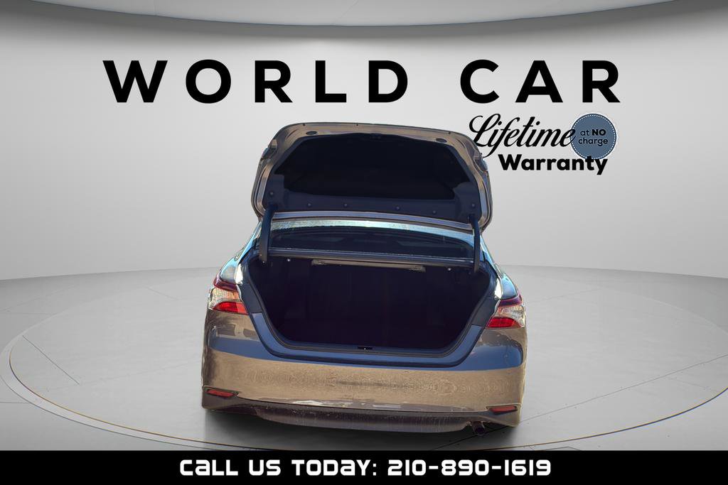 Used 2021 Toyota Camry LE FWD image 20