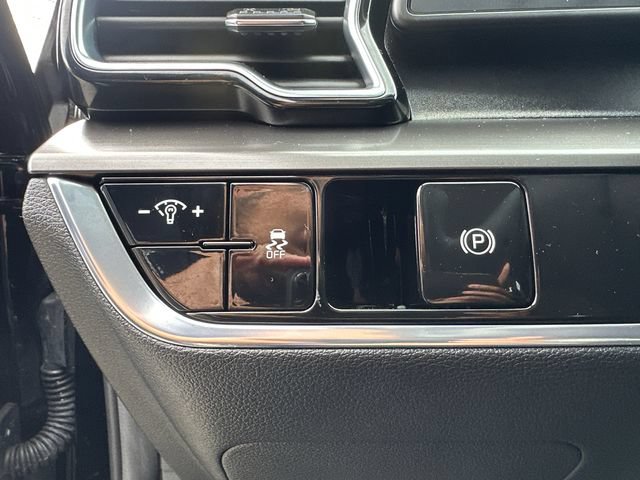 Used 2025 Kia Sportage EX FWD image 29