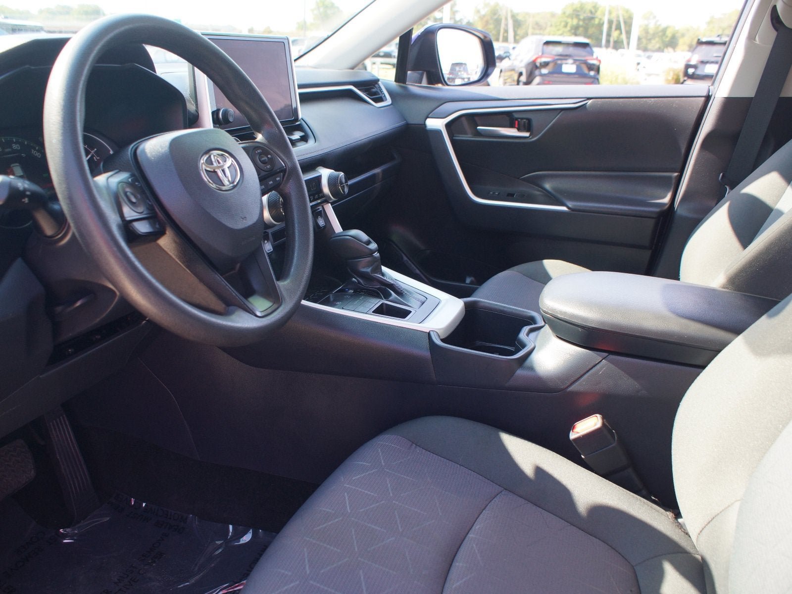 Used 2025 Toyota RAV4 XLE AWD/4WD image 12