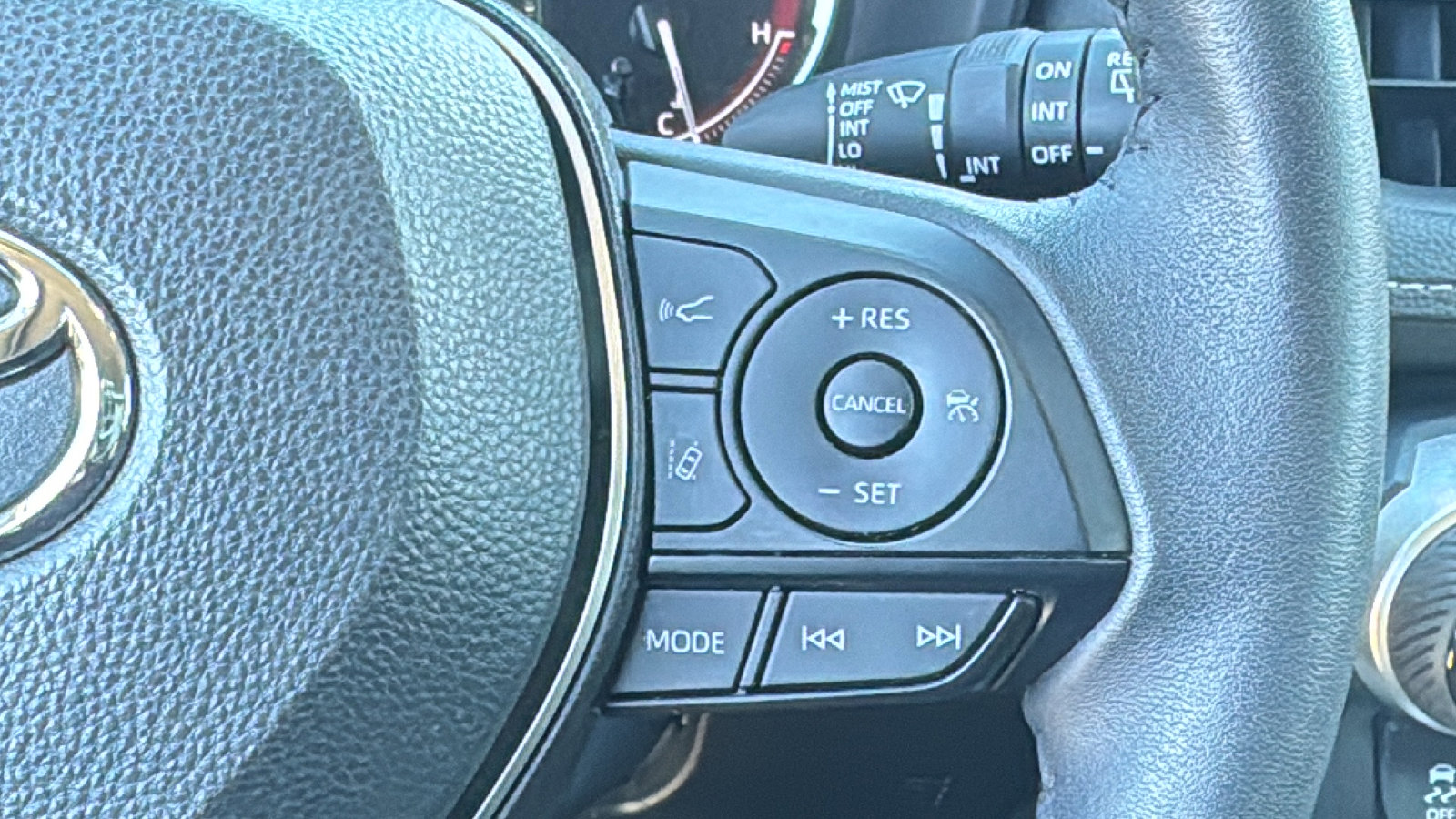 Used 2024 Toyota RAV4 XLE Premium image 20