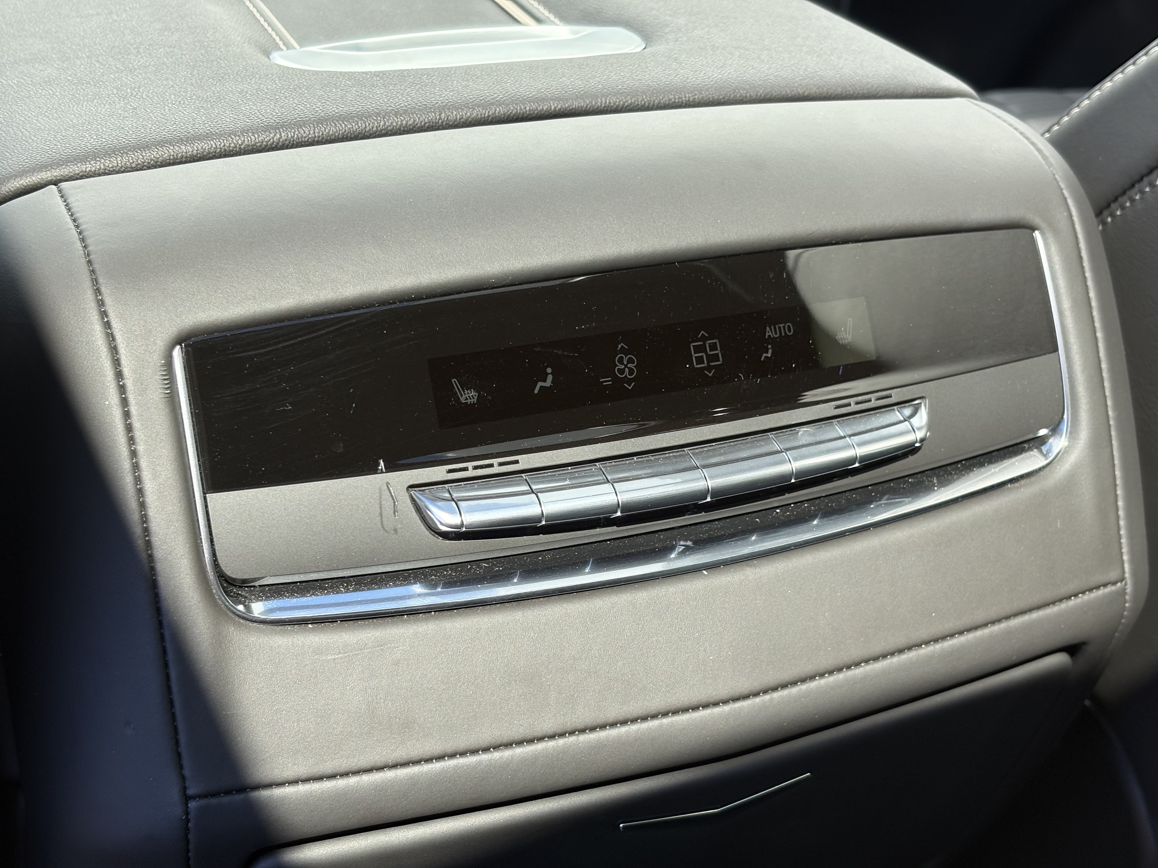 Certified 2025 Cadillac Escalade Premium Luxury Platinum AWD/4WD image 16