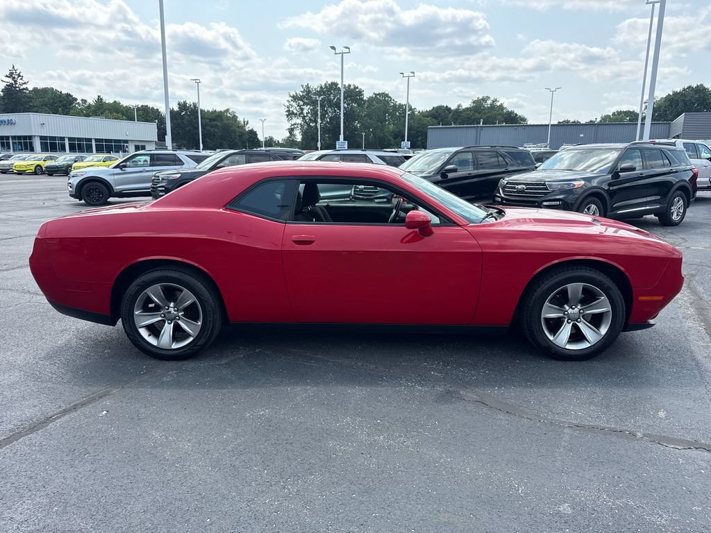 Used 2016 Dodge Challenger SXT RWD image 6