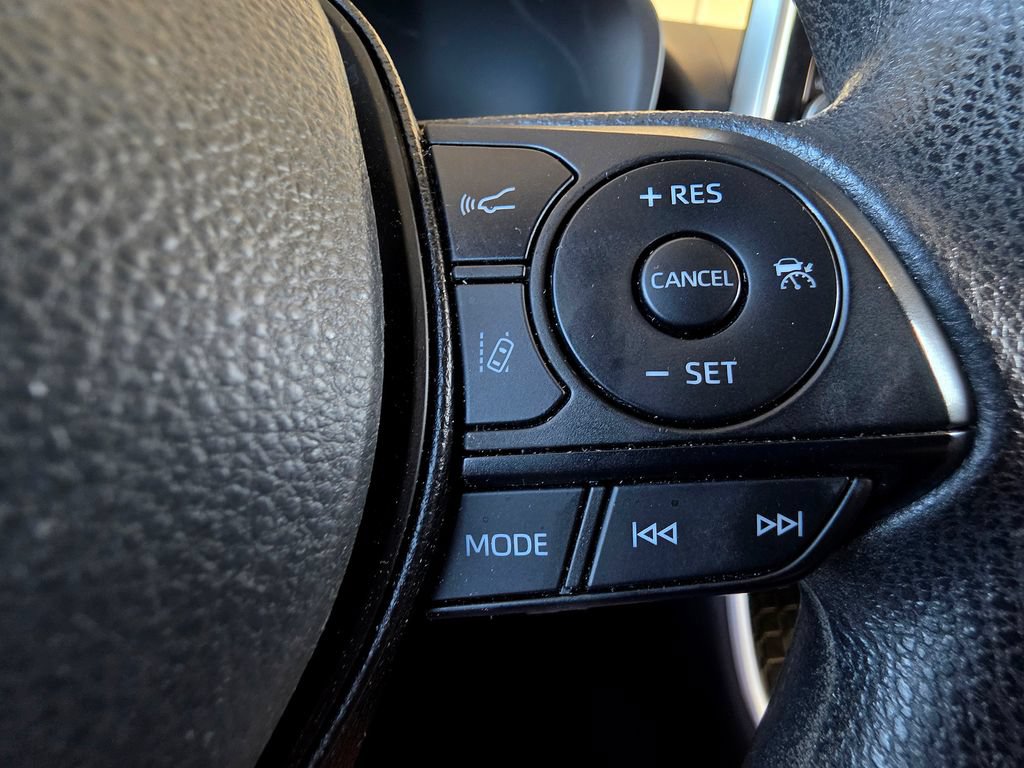 Used 2025 Toyota RAV4 LE AWD/4WD image 16