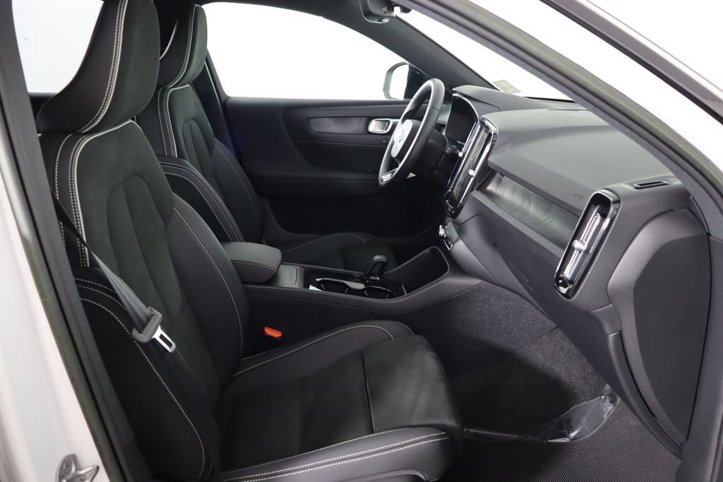 Used 2023 Volvo XC40 Recharge Plus AWD/4WD image 17