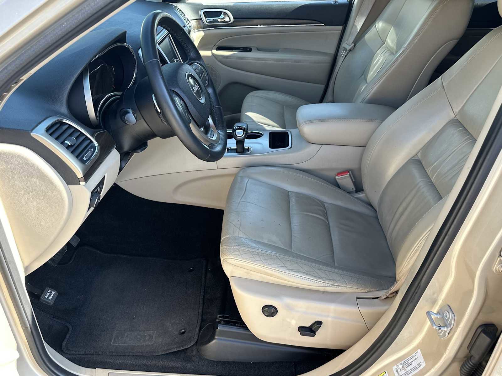 Used 2015 Jeep Grand Cherokee Limited w/ Trailer Tow Group IV image 9