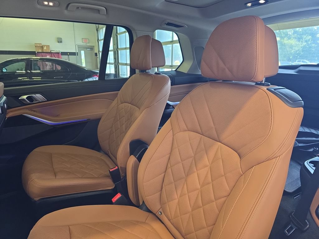 Used 2023 BMW X7 xDrive40i w/ Executive Package AWD/4WD image 18