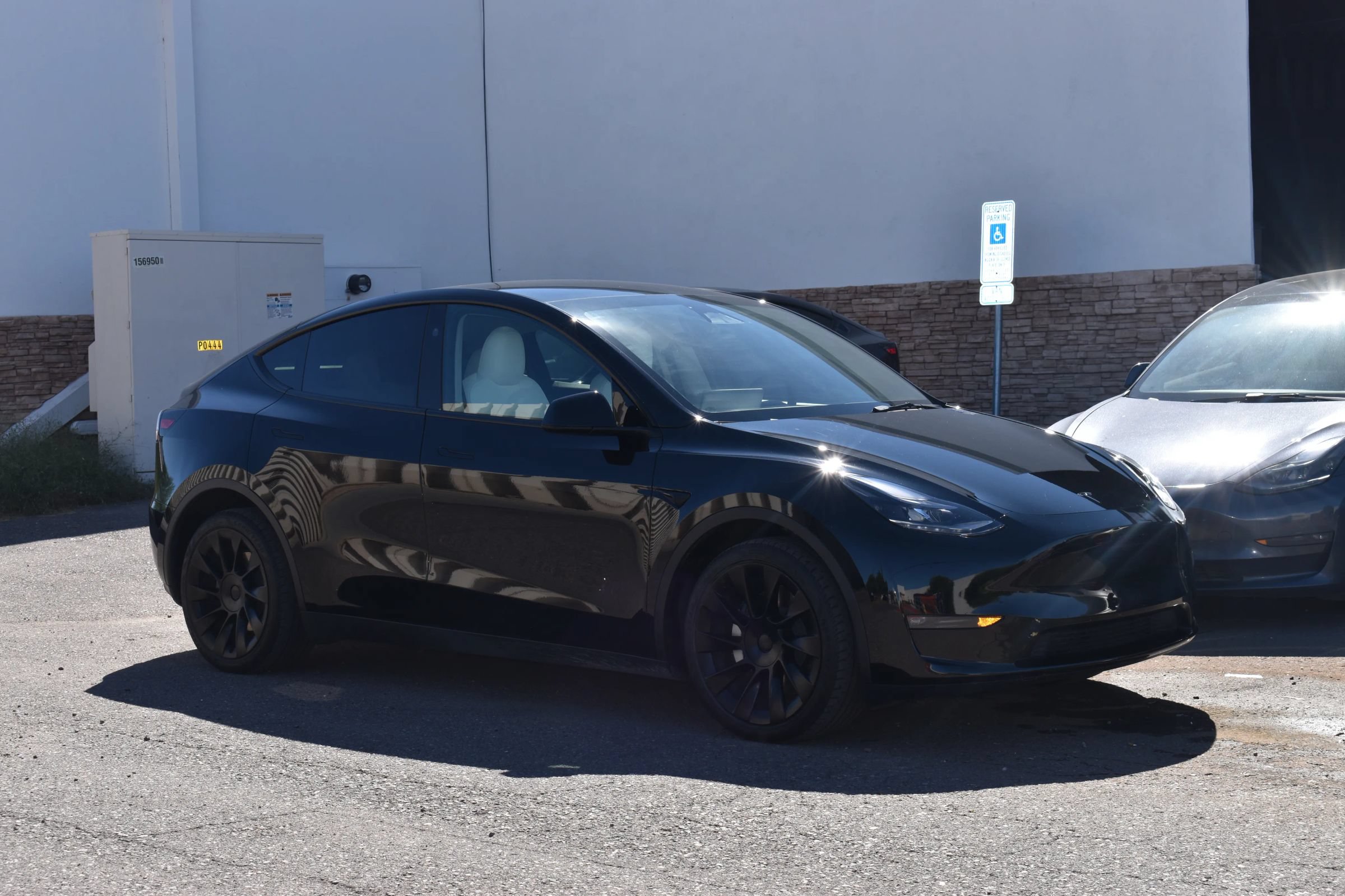 Used 2023 Tesla Model Y Long Range AWD/4WD image 4